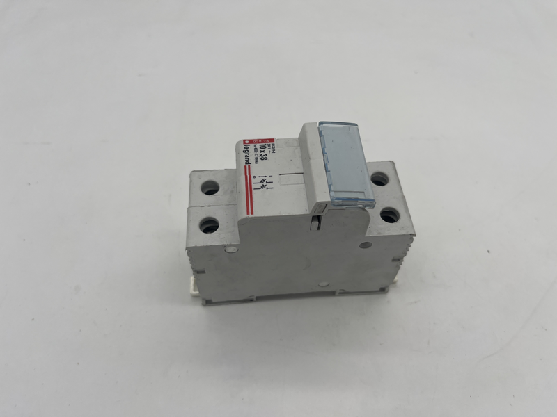 INTERRUTTORE GENERICO CON TENSIONE DI 230V E CORRENTE DI 16A 058 28