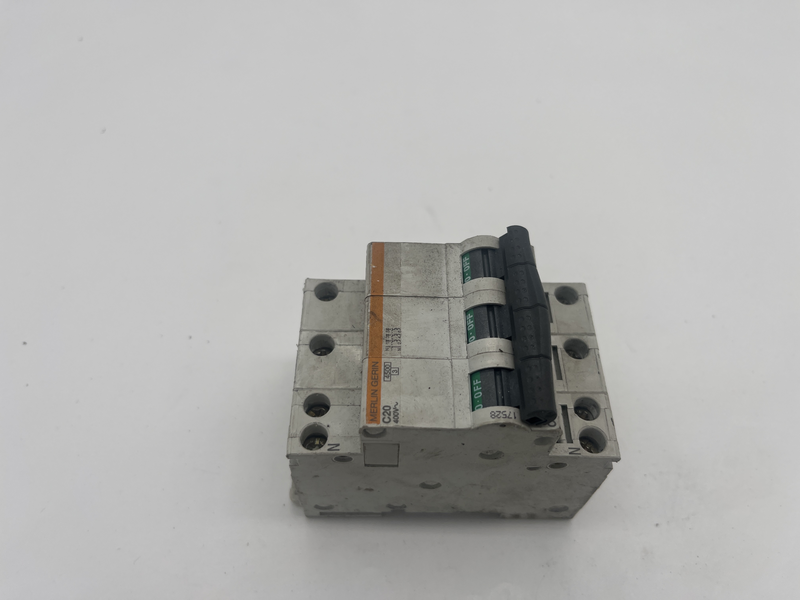 Circuit breaker 17528