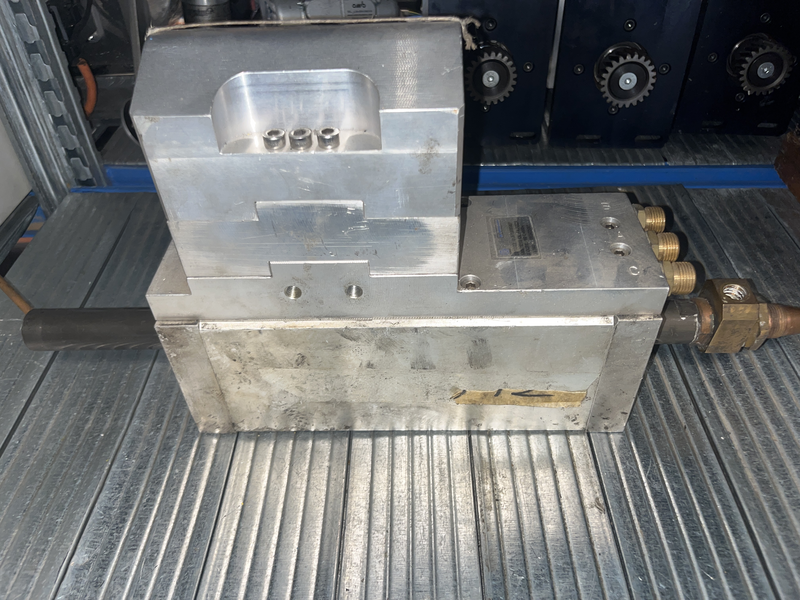 Cilindro pn pinza a corsa 80 gradi c=100+ 180018365