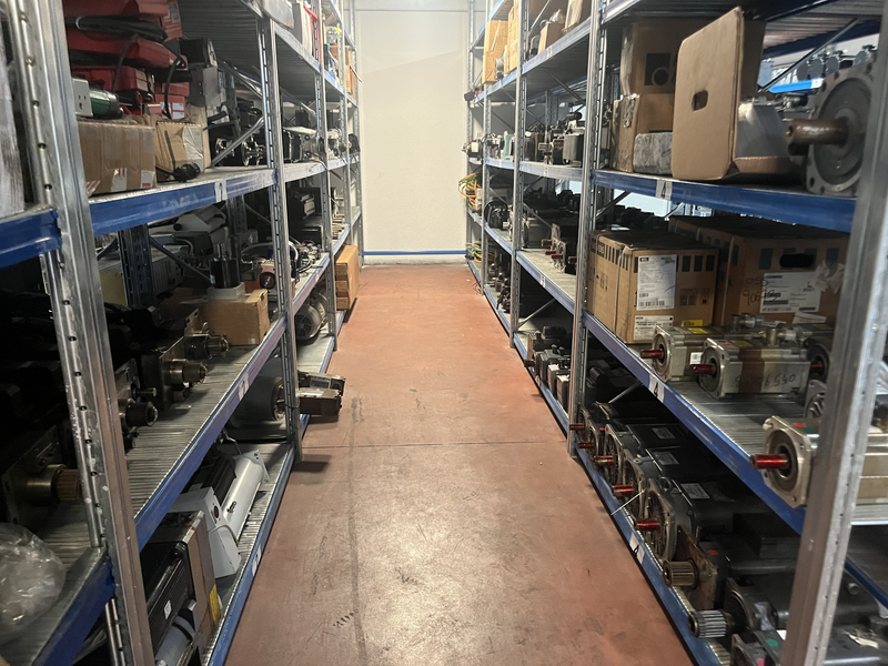 AC VSA motor, ZK 210V 12Nm, 100K, 3000 rpm self-cooled, TG and RLG, IP64 IM B5 (IM V1, IM V3) terminal box and signal connector 1 ft5072-0af01-2