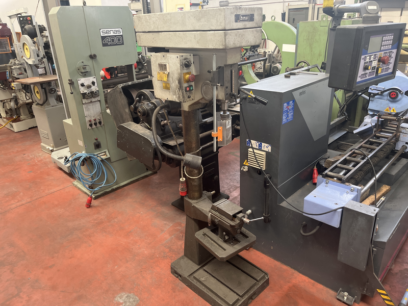 Trapano a colonna a norma usato capacità di foratura: 25 mm;velocità mandrino da 135 a 1900 rpm completo di ripari anti infortunistici