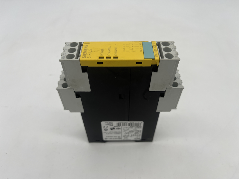 SAFETY MODULE CON TENSIONE DI ALIMENTAZIONE AC24V,CORRENTE DI 1 A 3TK28211CB30