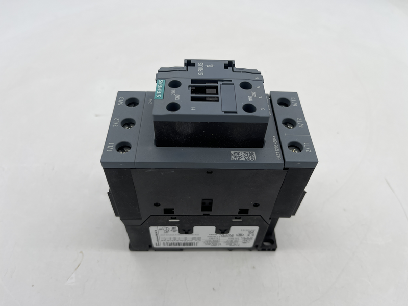 contattore di potenza, AC-3e/AC-3, 80 A, 37 kW / 400 V, a 3 poli, DC 24 V, 0,8 ... 1,2* Us, con varistore integrato, contatti ausiliari: 2 NO + 2 NC 3rt2038-1kb44