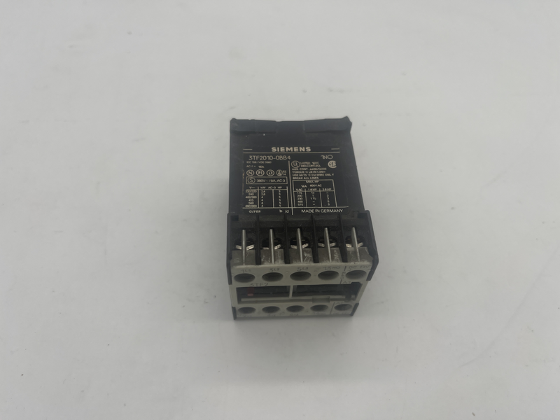 Contattore 00 3 Poli AC-3 4 kW/400V Contatti Ausiliari 10E (1 NO) DC 24V 3tf2010-0bb4