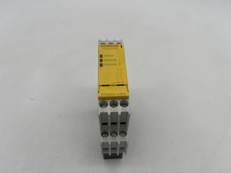 Relè di sicurezza SIRIUS con circuiti di abilitazione del relè (EC) 24 V AC/DC, 22,5 mm Terminale a vite EC istantaneo 3tk2823-1cb30