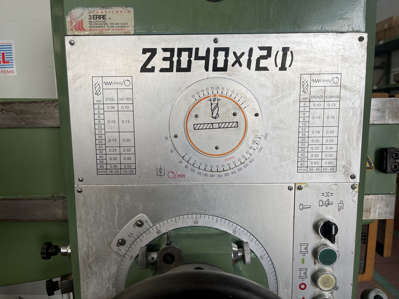 Trapano radiale tipo:40x1250 foratura massima:40mm corsa laterale:1250 mm;il trapano è a norma CE,completo di tavola di fissaggio e set di utensili