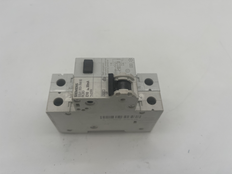 Interruttore Magnetotermico Differenziale 4.5 kA 1P+N 30mA Car.C In:10A AC:230V 5SU1 353-7KK10