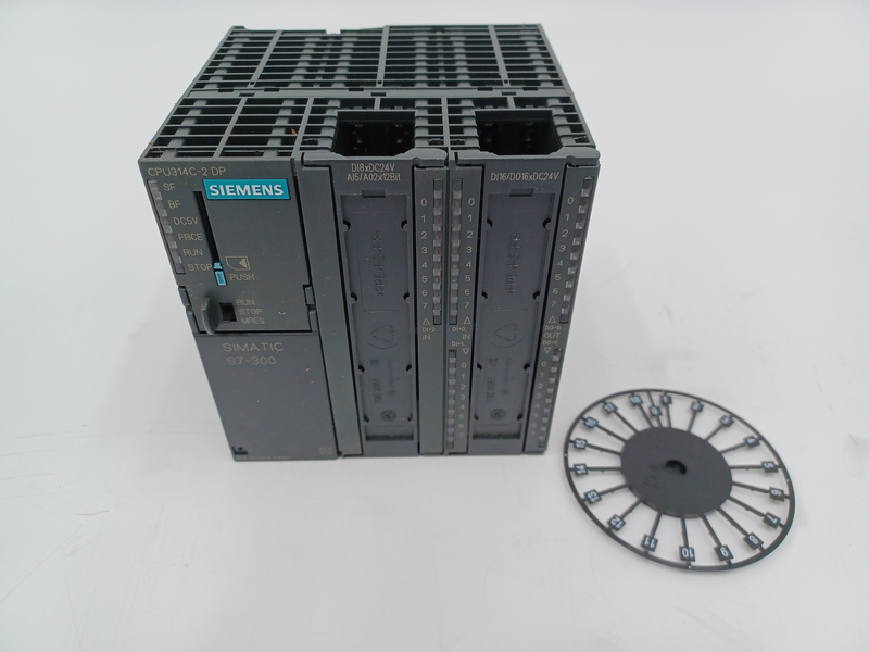 SIMATIC S7-300, CPU 314C-2 DP CPU compatta con MPI, 24 DI/16 DO, 4AI, 2AA, 1 Pt100, 4 contatori veloci (60 kHz), interfaccia DP 6ES7 314-6CG03-0AB0