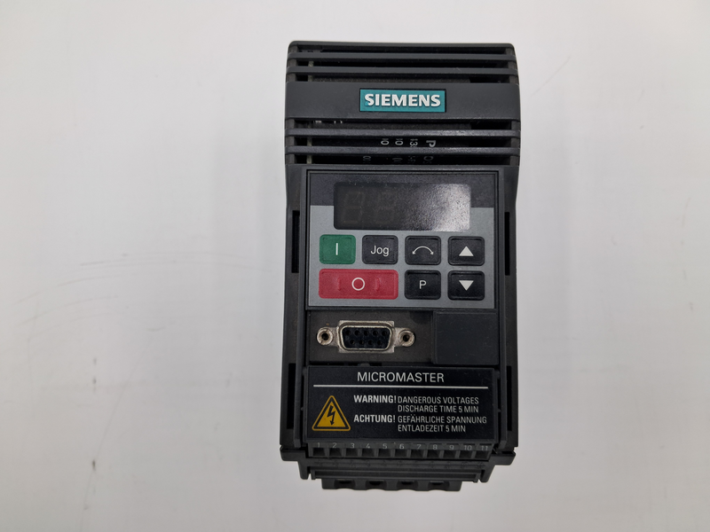 Input:208/240t10%1or(3)23.2(1 9A47- 63 HzE Output0- Input V301.70AO `400 Hz Motor:0O.33HP50W Wgt.0.85 Kg Protection IEC 536VDE 0106 Class IP20 6SE9211-5CA40