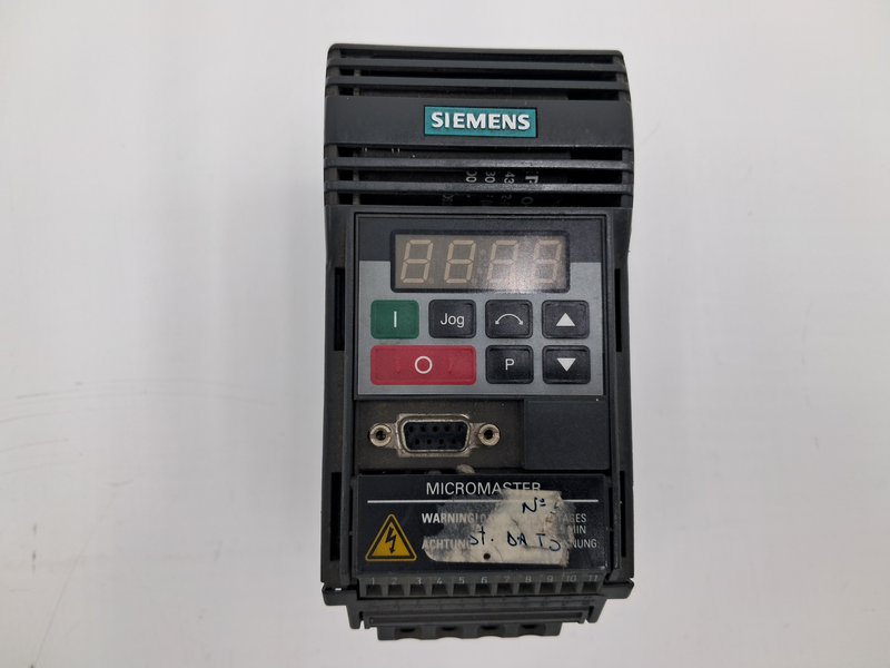 input 208/240ェ10%104.6A47 - 63 Hz Output 0 - Input V322.30A0-400 Hz Motor,0 .50HP / 370W Wgt0.9 Kg Protection IEC 536 / VDE 0106 Class 1 1P20 6SE9212-1BA40
