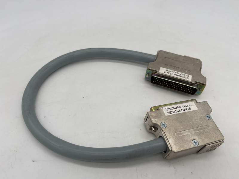 Cavo con connettore 705 per struttura centrale con IM 306 Modulo di ampliamento sopra ad apparecchio centrale, 0,5m 6es5705-oaf00