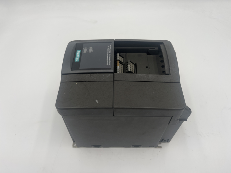 MICROMASTER 420 senza filtro 380-480 V 3 AC +10/-10% 47-63 Hz Coppia costante 3 kW Sovraccarico 150% per 60s 6se6420-2ud23-0ba1