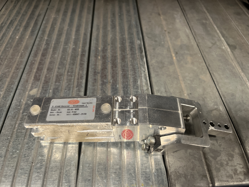 Serragio pneumatico 82l16-4033