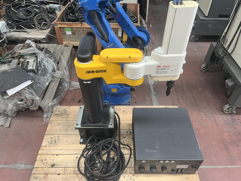ROBOT SCARA AR-S270-4-200 ASSI:4 SBRACCIO:500 MM PORTATA AL POLSO:4 KG PREDISPOSIZIONE:MANIPOLAZIONE ANNO DI COSTRUZIONE:2001 COMPLETO DI:CAVI DI ALIMENTAZIONE-QUADRO ELETTRICO TIPO:HAC-644CE-4 ROBOT TESTATO FUNZIONANTE MANCA TASTIERINO DI PROGRAMMAZIONE AR-S270-4-200