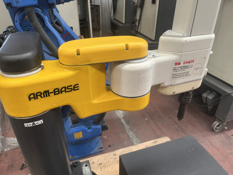 ROBOT SCARA AR-S270-4-200 ASSI:4 SBRACCIO:500 MM PORTATA AL POLSO:4 KG PREDISPOSIZIONE:MANIPOLAZIONE ANNO DI COSTRUZIONE:2001 COMPLETO DI:CAVI DI ALIMENTAZIONE-QUADRO ELETTRICO TIPO:HAC-644CE-4 ROBOT TESTATO FUNZIONANTE MANCA TASTIERINO DI PROGRAMMAZIONE
