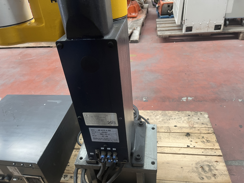 ROBOT SCARA AR-S270-4-200 ASSI:4 SBRACCIO:500 MM PORTATA AL POLSO:4 KG PREDISPOSIZIONE:MANIPOLAZIONE ANNO DI COSTRUZIONE:2001 COMPLETO DI:CAVI DI ALIMENTAZIONE-QUADRO ELETTRICO TIPO:HAC-644CE-4 ROBOT TESTATO FUNZIONANTE MANCA TASTIERINO DI PROGRAMMAZIONE