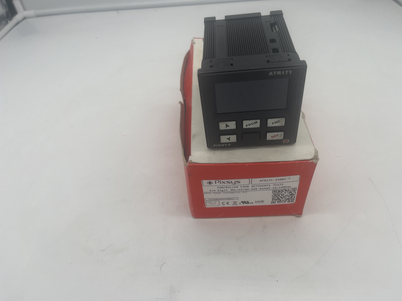Regolatore PID 72x72mm, con doppio display a 4 cifre per elevata visibilità in ambiente industriale