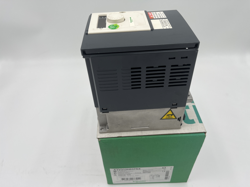 Convertitore di frequenza 0,37 kw-0,5 hp 380-500 3ph 50-60hz Atv312h037n4