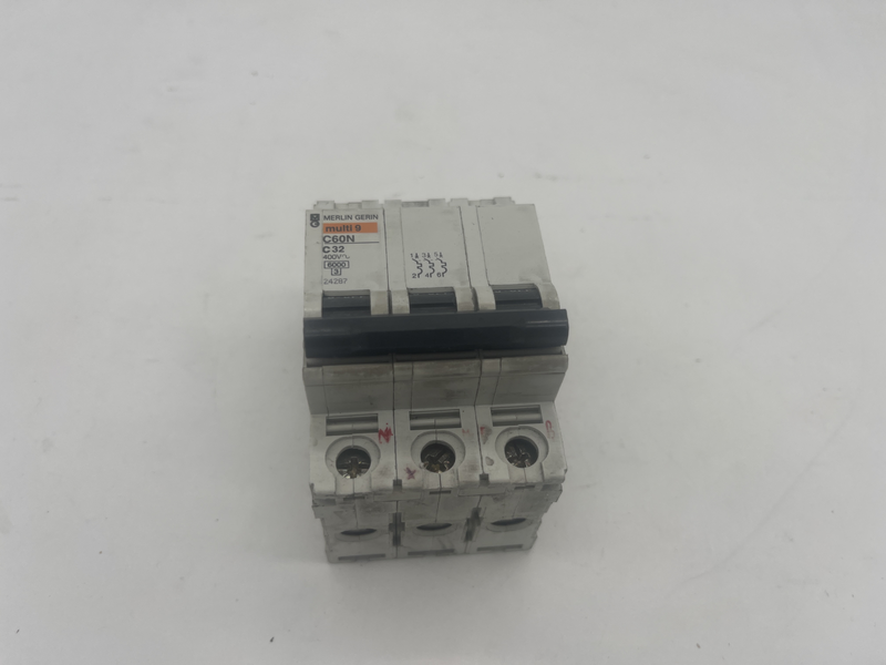 Circuit Breaker�C32�2-pole C60N C32
