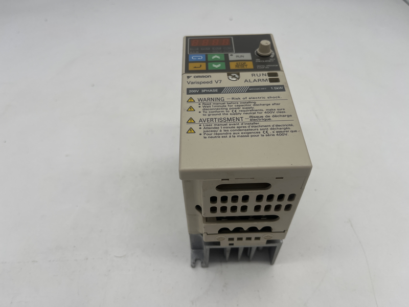 PLC MODULE Tensione di Alimentazione: 24 V DC Consumo di Corrente: Circa 0,5 A Tipo di I/O: Digitale e analogico, variabile in base alla configurazione CIMRV7AZB0P4