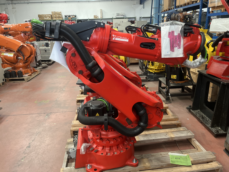 Robot SMART-5 NJ4-90-2.2-I  ASSI:6 SBRACCIO:2200 mm PORTATA AL POLSO:90 kg PREDISPOSIZIONE:SALDATURA COMPLETO DI:-CABLAGGI DI ALIMENTAZIONE-TASTIERINO-QUADRO ELETTRICO VERSIONE C5G ANNO DI FABBRICAZIONE:2014
