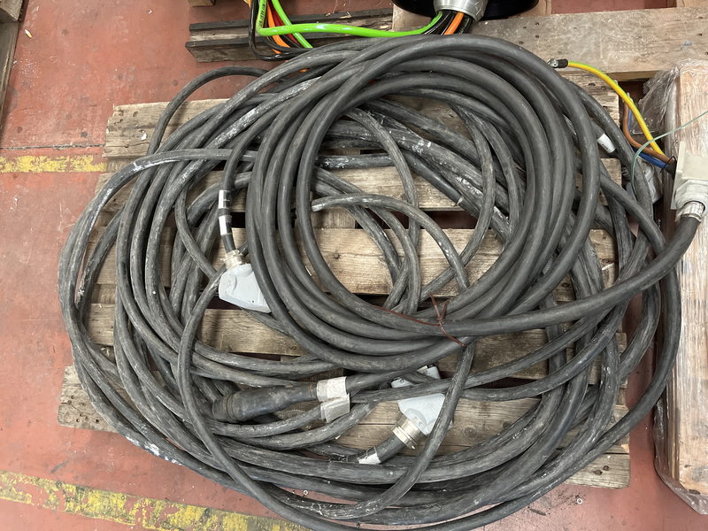 Robot SMART-5 NJ4-90-2.2-I;  ASSI:6; SBRACCIO:2200 mm; PORTATA AL POLSO:90 kg; PREDISPOSIZIONE:SALDATURA; COMPLETO DI:-CABLAGGI DI ALIMENTAZIONE-TASTIERINO-QUADRO ELETTRICO VERSIONE C5G ANNO DI FABBRICAZIONE:2014;; CON POSSIBILITA DI IMPLEMENTAZIONE DI APPLICATION BOX CON MODELLO BOSCH O GF WELDING