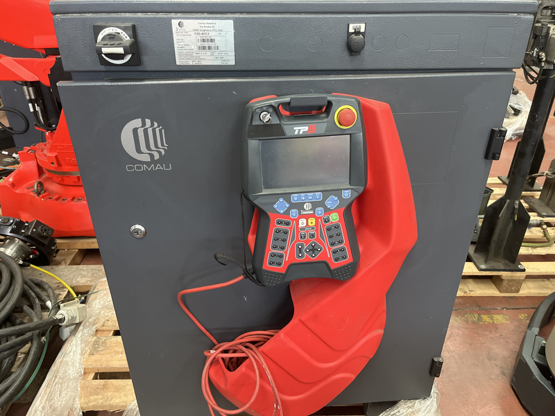Robot SMART-5 NJ4-90-2.2-I;  ASSI:6; SBRACCIO:2200 mm; PORTATA AL POLSO:90 kg; PREDISPOSIZIONE:SALDATURA; COMPLETO DI:-CABLAGGI DI ALIMENTAZIONE-TASTIERINO-QUADRO ELETTRICO VERSIONE C5G ANNO DI FABBRICAZIONE:2014;; CON POSSIBILITA DI IMPLEMENTAZIONE DI APPLICATION BOX CON MODELLO BOSCH O GF WELDING