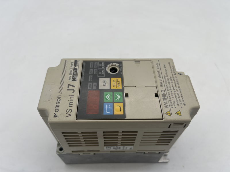 Inverter vs mini j7 200v single phase 0.55kw Cimr-j7azb0p4