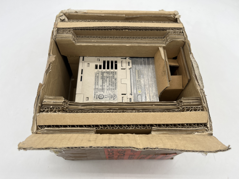 Inverter 0.75 kw 0.55 kw 200-240v 7.3-5.5 a out ac3ph 0-240v 0-400hz 3.3/3.0a Cimr-vcba0003baa