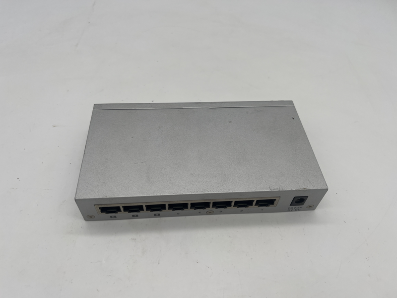 v3 8-Port Desktop Fast Ethernet Switch ES-108A