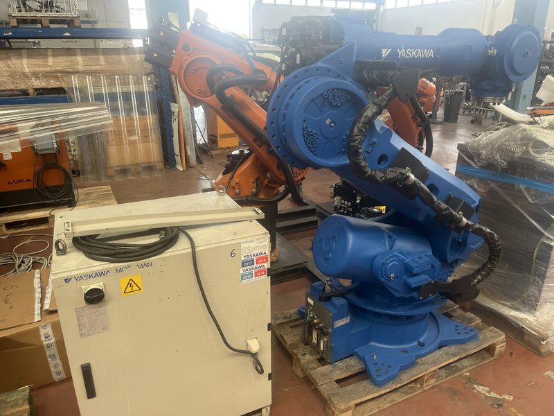 ROBOT ANTROPOMORFO RICONDIZIONATO ES200D TYPE YR-ES0200D-B00 ANNO DI PRODUZIONE:2014 PESO NETTO:1130 KG ROBOT COMPLETO DI FASCI CAVI,CONTROLLO DX100 E TASTIERINO DI PROGRAMMAZIONE.IL RPODOTTO è IN PRONTA CONSEGNA PER MAGGIORI INFORMAZIONI CONTATTATECI TRAMITE EMAIL