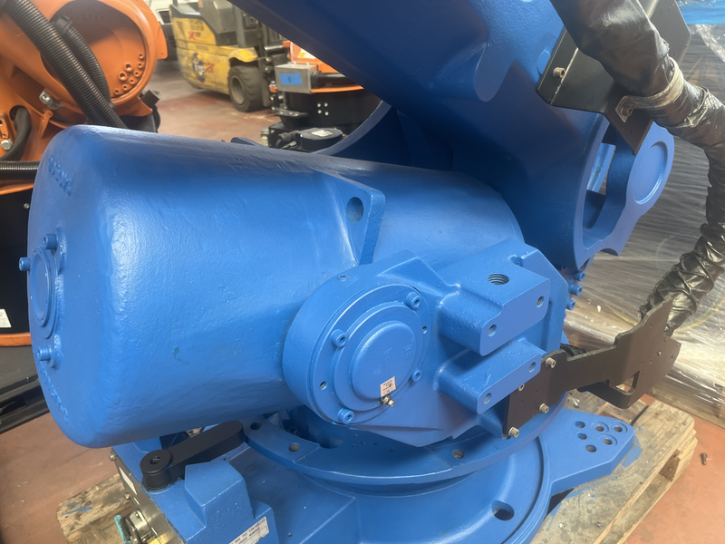 ROBOT ANTROPOMORFO RICONDIZIONATO ES200D TYPE YR-ES0200D-B00 ANNO DI PRODUZIONE:2014 PESO NETTO:1130 KG ROBOT COMPLETO DI FASCI CAVI,CONTROLLO DX100 E TASTIERINO DI PROGRAMMAZIONE.IL RPODOTTO è IN PRONTA CONSEGNA PER MAGGIORI INFORMAZIONI CONTATTATECI TRAMITE EMAIL