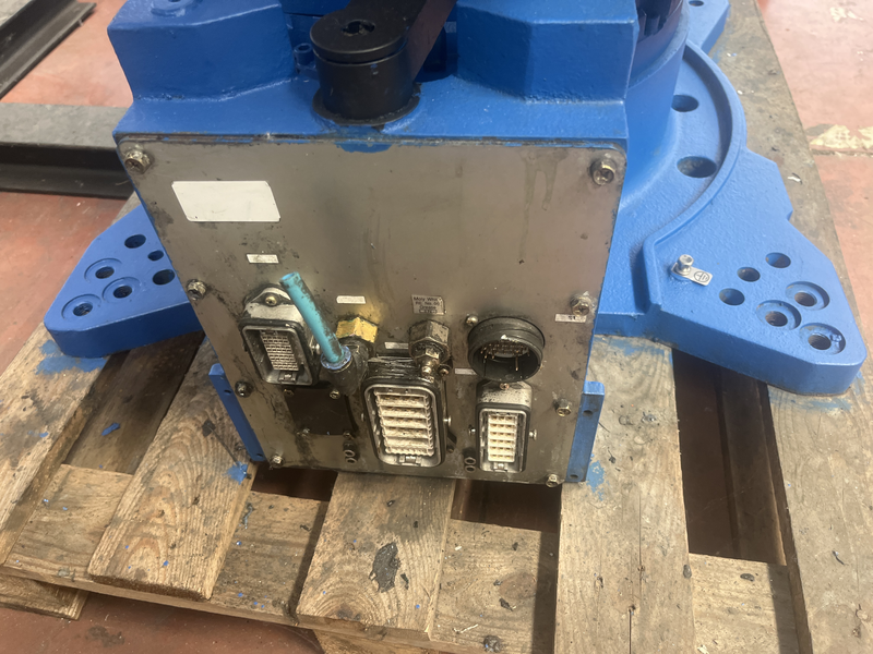 ROBOT ANTROPOMORFO RICONDIZIONATO ES200D TYPE YR-ES0200D-B00 ANNO DI PRODUZIONE:2014 PESO NETTO:1130 KG ROBOT COMPLETO DI FASCI CAVI,CONTROLLO DX100 E TASTIERINO DI PROGRAMMAZIONE.IL RPODOTTO è IN PRONTA CONSEGNA PER MAGGIORI INFORMAZIONI CONTATTATECI TRAMITE EMAIL
