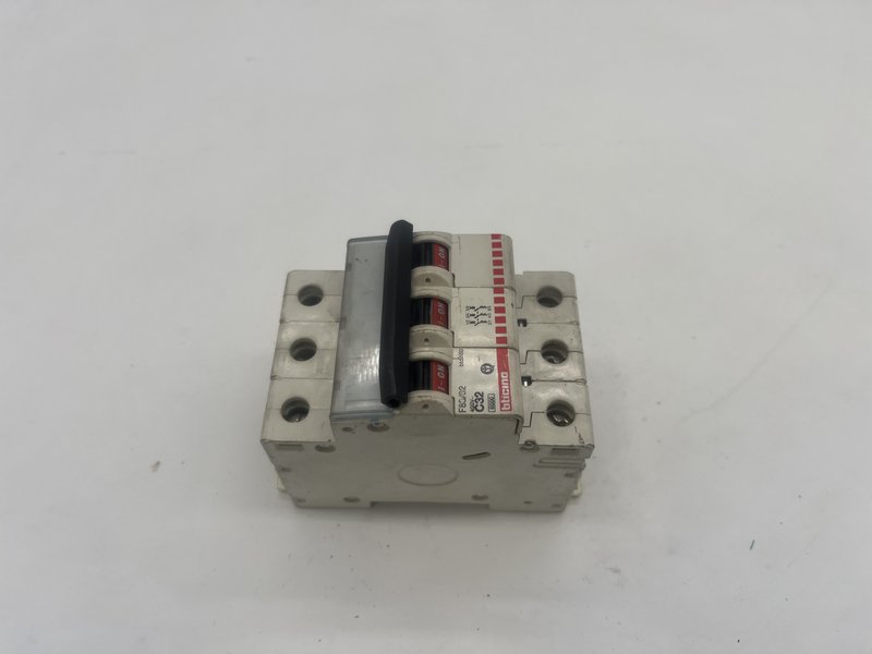 INTERRUTTORE GENERALE CON TENSIONE 230V E CORRENTE 32 A F80/32