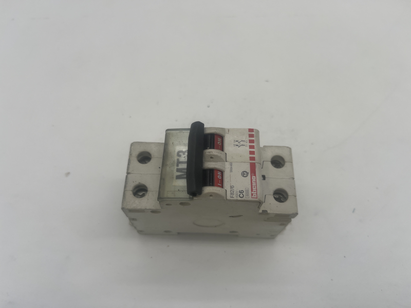INTERRUTTORE AUTOMATICO MAGNETOTERMICO�C6�400V 2 POLI 32A 6000 F82/6 C6