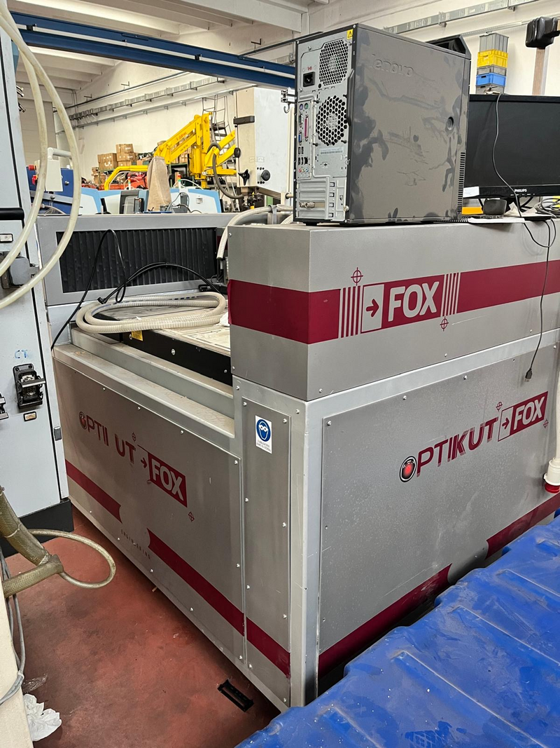 Laser di taglio 100w ideale per incisione e taglio di materiali leggeri — peso ~560 kg ingombri tavola:800x800 mm Fox