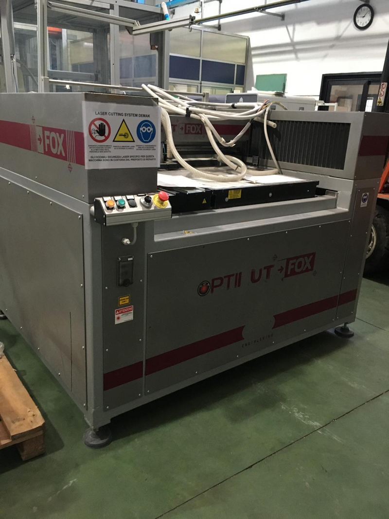 Laser di taglio 100w ideale per incisione e taglio di materiali leggeri — peso ~560 kg ingombri tavola:800x800 mm