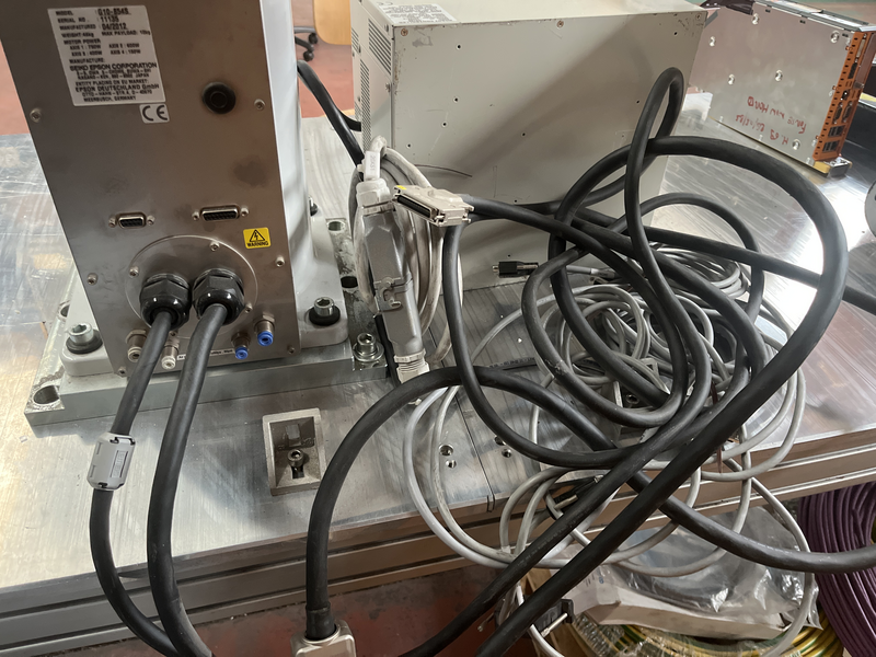ROBOT SCARA G10-854S ASSI:3 SBRACCIO:arm Length 850 mm -Z axis stroke 420 mm PORTATA AL POLSO:10kg ANNO DI COSTRUZIONE:2012 COMPLETO DI:-CAVI DI ALIMENTAZIONE-quadro elettrico ROBOT REVISIONATO(RIVERNICIATO)