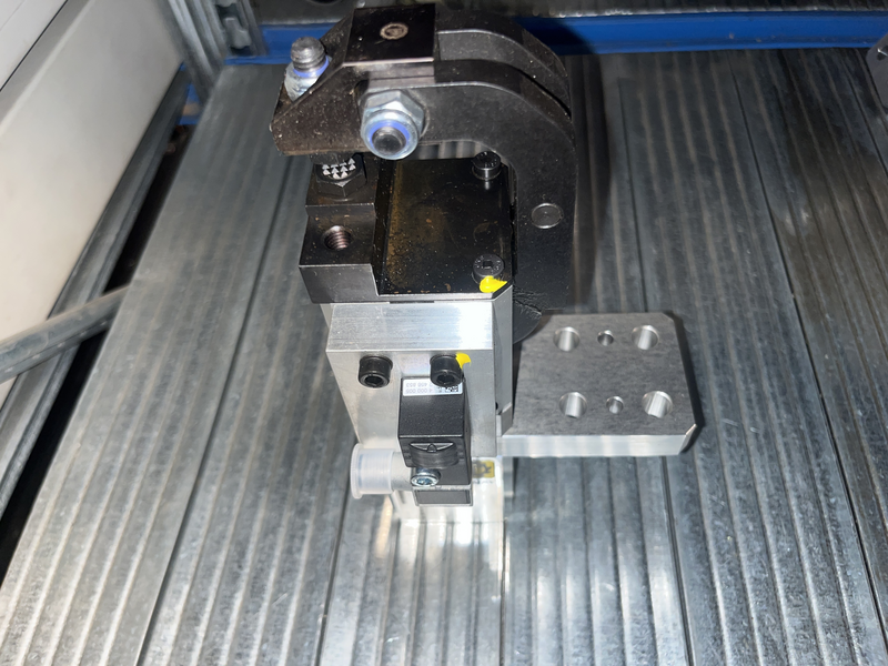 Serraggio pneumatico Gn 40 a11 k1 t12l