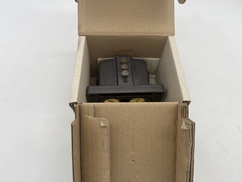 Plunger spacing 12 mm; Upright housing; Degree of protection IP67 according to IEC 60529 Gsbf03d12-502-m
