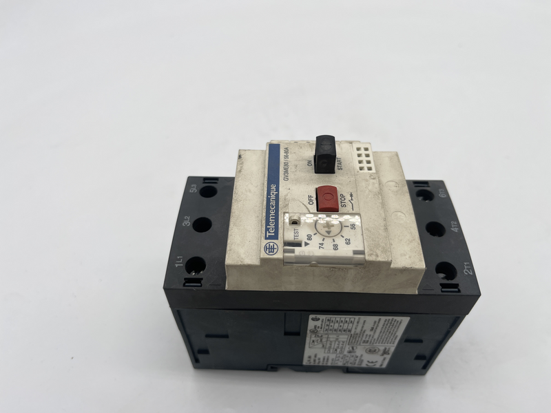Interruttore automatico magnetotermico GV3ME con controllo a pulsante e range regolazione protezione termica da 56 A a 80 A, 3P Gv3me80/56-80a