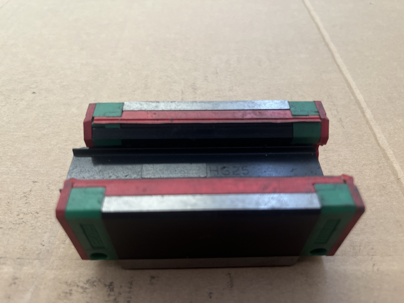 Pattino per guida lineare Hg25