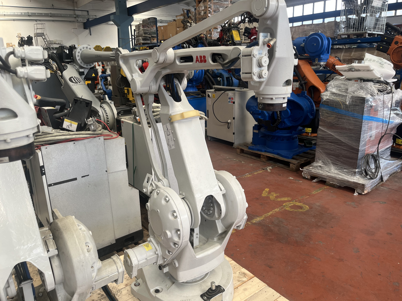 ROBOT ANTROPOMORFO IRB 260-30/1.5 ASSI:4 SBRACCIO:1500 MM PORTATA AL POLSO:30 KG PREDISPOSIZIONE:PALLETTIZAZIONE ANNO DI COSTRUZIONE:2017 COMPLETO DI:CAVI DI ALIMENTAZIONE-QUADRO ELETTRICO TIPO:IRC5 SINGLE TASTIERINO DI PROGRAMMAZIONE ROBOT RICONDIZIONATO(RIVERNICIATO,OLII DEI RIDUTTORI CAMBIATI,BATTERIE A TAMPONE SOSTITUITE) IRB 260-30/1.5