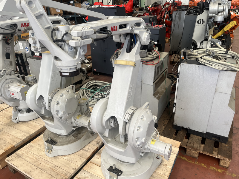 ROBOT ANTROPOMORFO IRB 260-30/1.5 ASSI:4 SBRACCIO:1500 MM PORTATA AL POLSO:30 KG PREDISPOSIZIONE:PALLETTIZAZIONE ANNO DI COSTRUZIONE:2017 COMPLETO DI:CAVI DI ALIMENTAZIONE-QUADRO ELETTRICO TIPO:IRC5 SINGLE TASTIERINO DI PROGRAMMAZIONE ROBOT RICONDIZIONATO(RIVERNICIATO,OLII DEI RIDUTTORI CAMBIATI,BATTERIE A TAMPONE SOSTITUITE)