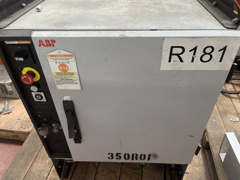 ROBOT ANTROPOMORFO IRB6640-205/2.75 ;ASSI:6 ;SBRACCIO: 2750 MM ;PORTATA AL POLSO:205 KG ;PREDISPOSIZIONE:MANIPOLAZIONE ;ANNO DI COSTRUZIONE:2012 ;COMPLETO DI:CAVI DI ALIMENTAZIONE;QUADRO ELETTRICO TIPO:IRC5 M2004 TASTIERINO DI PROGRAMMAZIONE ROBOT RICONDIZIONATO(RIVERNICIATO,OLII DEI RIDUTTORI CAMBIATI,BATTERIE A TAMPONE SOSTITUITE)
