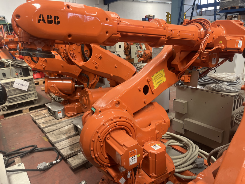ROBOT ANTROPOMORFO IRB 6650-125/3.2 ;ASSI:6 ;SBRACCIO: 3200 MM ;PORTATA AL POLSO: 125 KG ;PREDISPOSIZIONE:MANIPOLAZIONE ;ANNO DI COSTRUZIONE:2003 ;COMPLETO DI:CAVI DI ALIMENTAZIONE;QUADRO ELETTRICO TIPO: M2000 -TASTIERINO DI PROGRAMMAZIONE ROBOT RICONDIZIONATO(RIVERNICIATO,OLII DEI RIDUTTORI CAMBIATI,BATTERIE A TAMPONE SOSTITUITE)