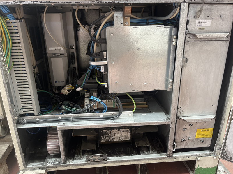 ROBOT ANTROPOMORFO IRB 6650-125/3.2 ;ASSI:6 ;SBRACCIO: 3200 MM ;PORTATA AL POLSO: 125 KG ;PREDISPOSIZIONE:MANIPOLAZIONE ;ANNO DI COSTRUZIONE:2003 ;COMPLETO DI:CAVI DI ALIMENTAZIONE;QUADRO ELETTRICO TIPO: M2000 -TASTIERINO DI PROGRAMMAZIONE ROBOT RICONDIZIONATO(RIVERNICIATO,OLII DEI RIDUTTORI CAMBIATI,BATTERIE A TAMPONE SOSTITUITE)