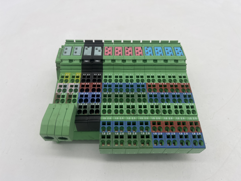 Inline, Block IO, INTERBUS, Connettore femmina D-SUB-9 / connettore D-SUB-9, Ingressi digitali: 16, 24 V DC, tecnica di connessione: 3 conduttori Ilb IB 24 di16 do16