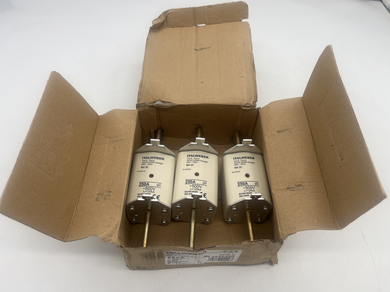 Fusibili nh 250a 500v confezione da 3 pezzi Iw 1520250