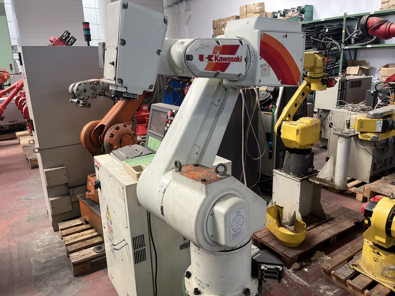ROBOT ANTROPOMORFO JC006; ASSI:6 ;SBRACCIO:1550 MM ;PORTATA AL POLSO:6 KG ;PREDISPOSIZIONE:MANIPOLAZIONE ;ANNO DI COSTRUZIONE:1995; COMPLETO DI:CAVI DI ALIMENTAZIONE;QUADRO ELETTRICO TIPO:A87 -TASTIERINO DI PROGRAMMAZIONE ROBOT USATO MANCA SCHEDA MADRE JC006